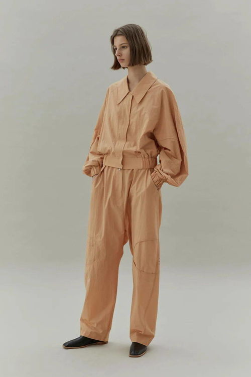 Gigi Hadid與Lisa私服穿搭盤點 揭秘她們最愛的10個小眾寶藏品牌（鞋帽篇）